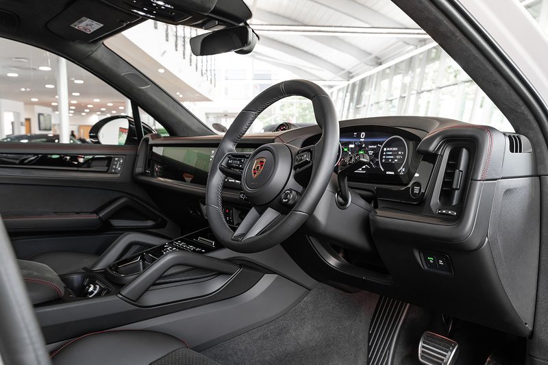 Used Porsche Cayenne 2024 for sale - 76133017: Photo 3