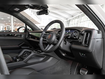 Used Porsche Cayenne 2024 for sale - 76133017: Photo