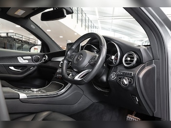 Used Mercedes-Benz GLC 2019 for sale - 75643108: Photo