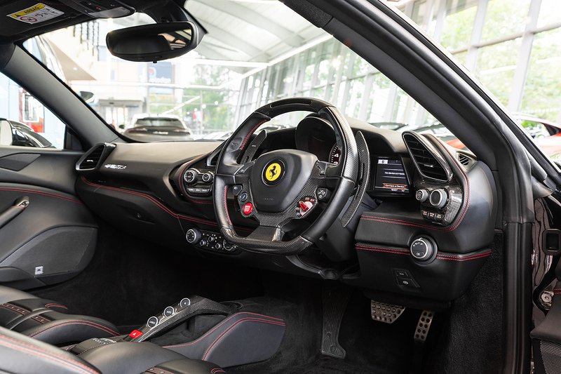Used Ferrari 488 2017 for sale - 76341094: Photo 3