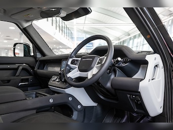 Used Land Rover Defender 90 2022 for sale - 77452589: Photo