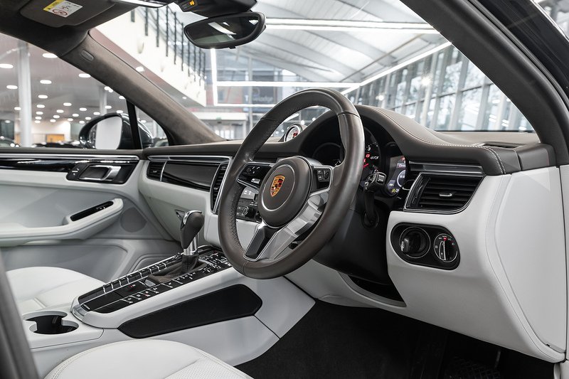 Used Porsche Macan 2018 for sale - 76582934: Photo 3