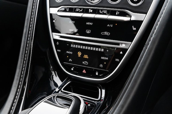 Used Aston Martin DB11 2017 for sale - 76133013: Photo 11