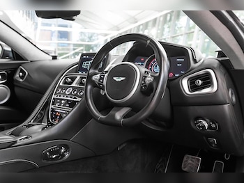 Used Aston Martin DB11 2017 for sale - 76133013: Photo 3