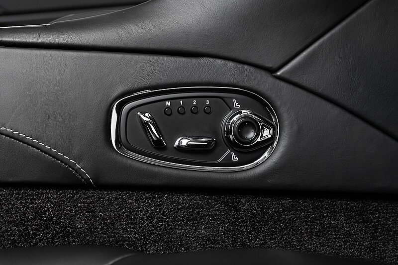 Used Aston Martin DBS 2023 for sale - 76341088: Photo 39
