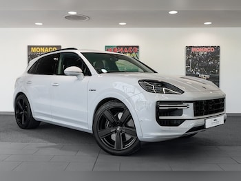 2025 - V8 E-Hybrid Turbo 5-Door