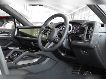 Used Porsche Cayenne 2025 for sale - 75654878: Photo