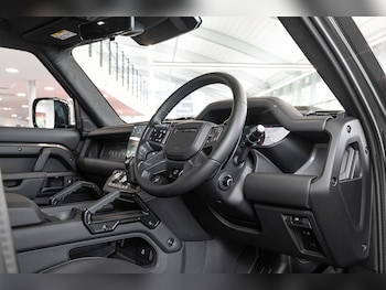 Used Land Rover Defender 2025 for sale - 76482539: Photo