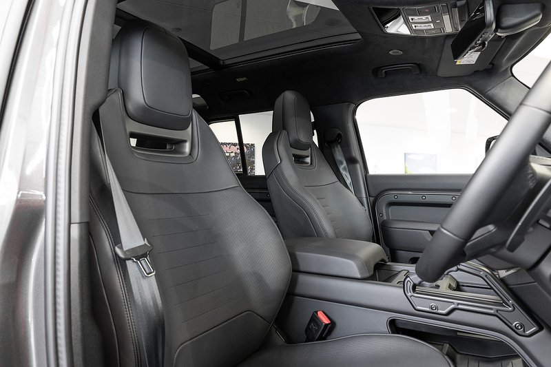 Used Land Rover Defender 2025 for sale - 76482539: Photo 4