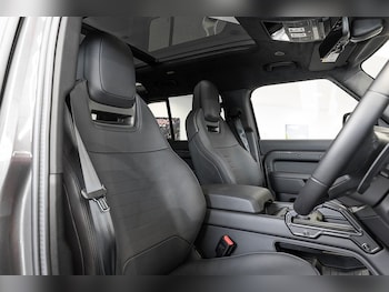 Used Land Rover Defender 2025 for sale - 76482539: Photo