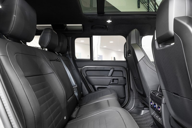 Used Land Rover Defender 2025 for sale - 76482539: Photo 5