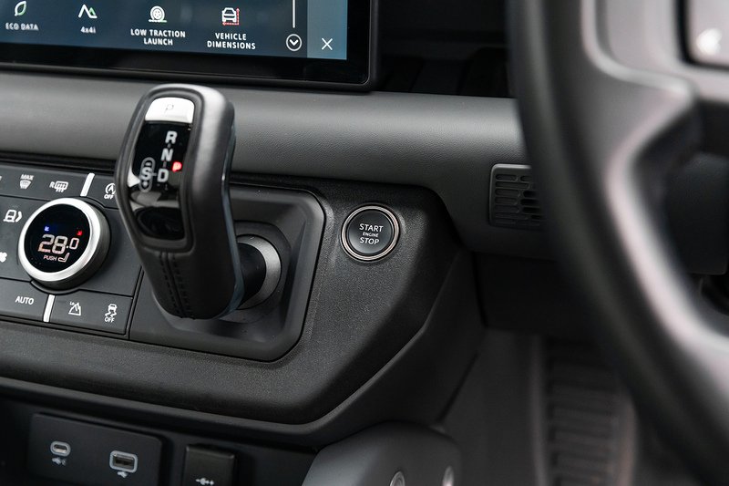 Used Land Rover Defender 2022 for sale - 77953537: Photo 11