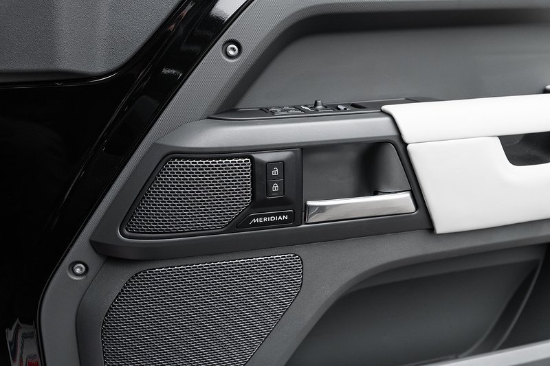 Used Land Rover Defender 2022 for sale - 77953537: Photo 16