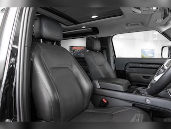 Used Land Rover Defender 90 2023 for sale - 75802472: Photo