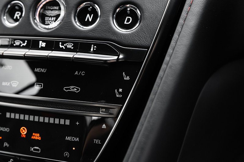 Used Aston Martin DBS 2019 for sale - 76450355: Photo 18