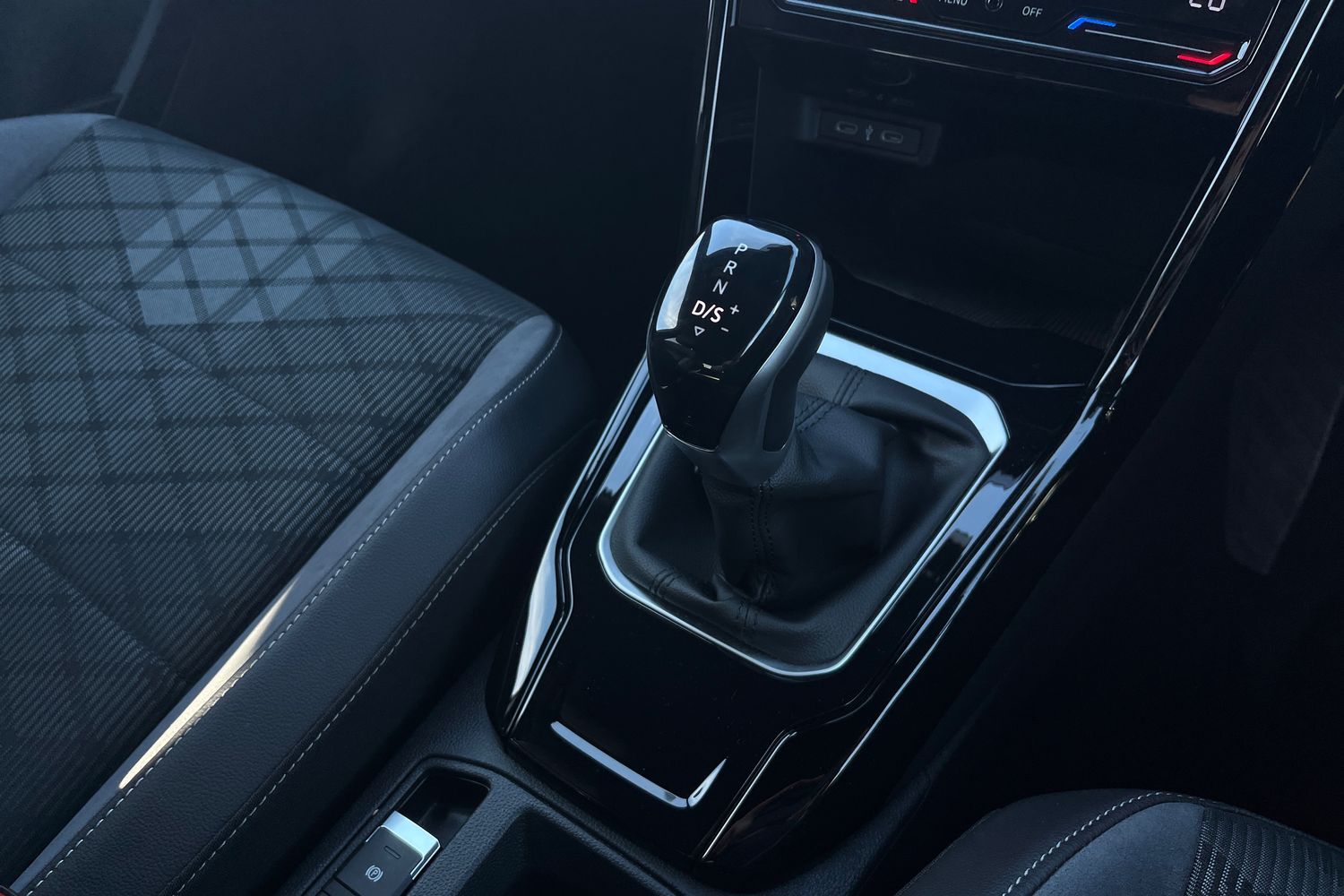 Used Volkswagen T-Roc 2023 for sale - 77725093: Photo 17