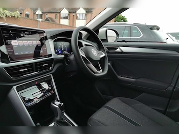 Used Volkswagen T-Roc 2025 for sale - 76110678: Photo 2