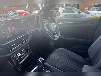 Used Volkswagen T-Roc 2025 for sale - 76111115: Photo 2