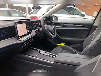 Used Volkswagen Passat 2024 for sale - 75814166: Photo