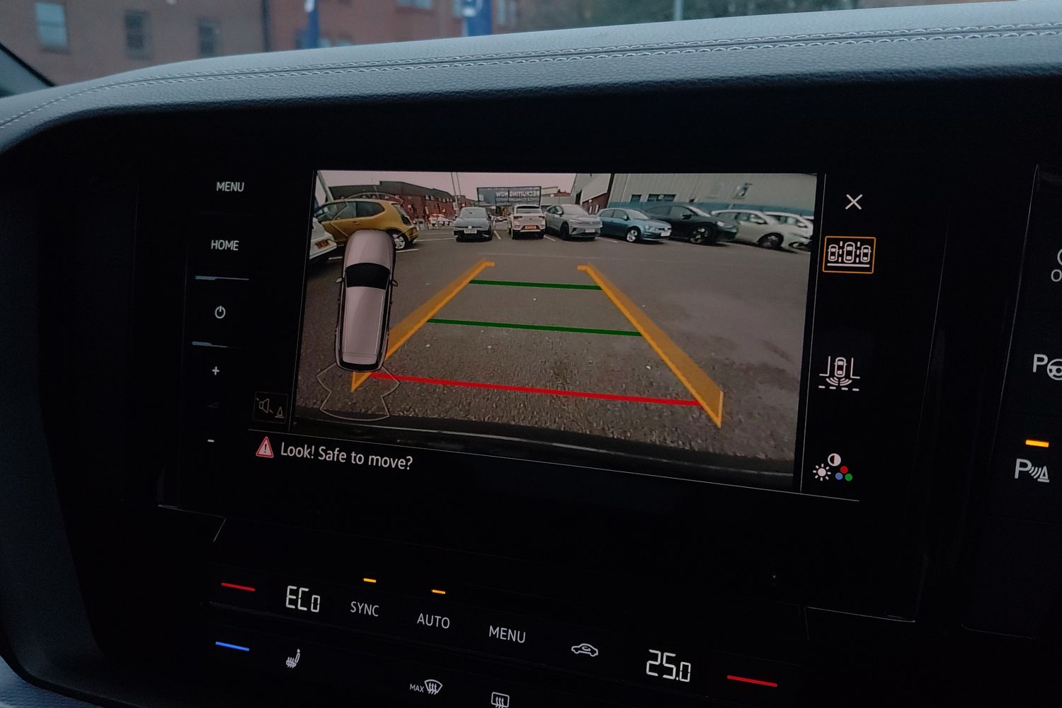 Used Volkswagen Touareg 2023 for sale - 76670964: Photo 16