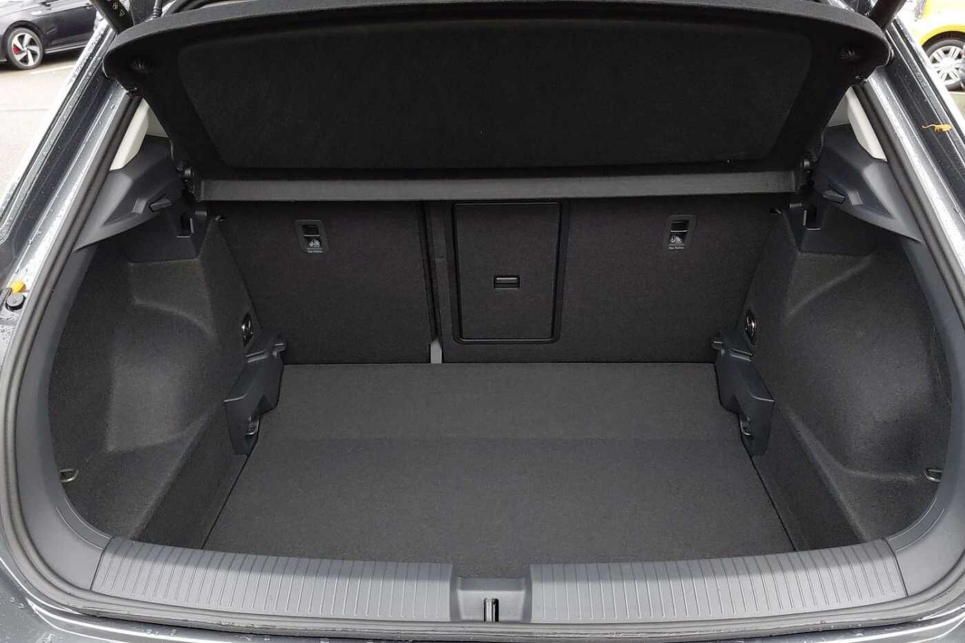 Used Volkswagen T-Roc 2025 for sale - 76500900: Photo 11