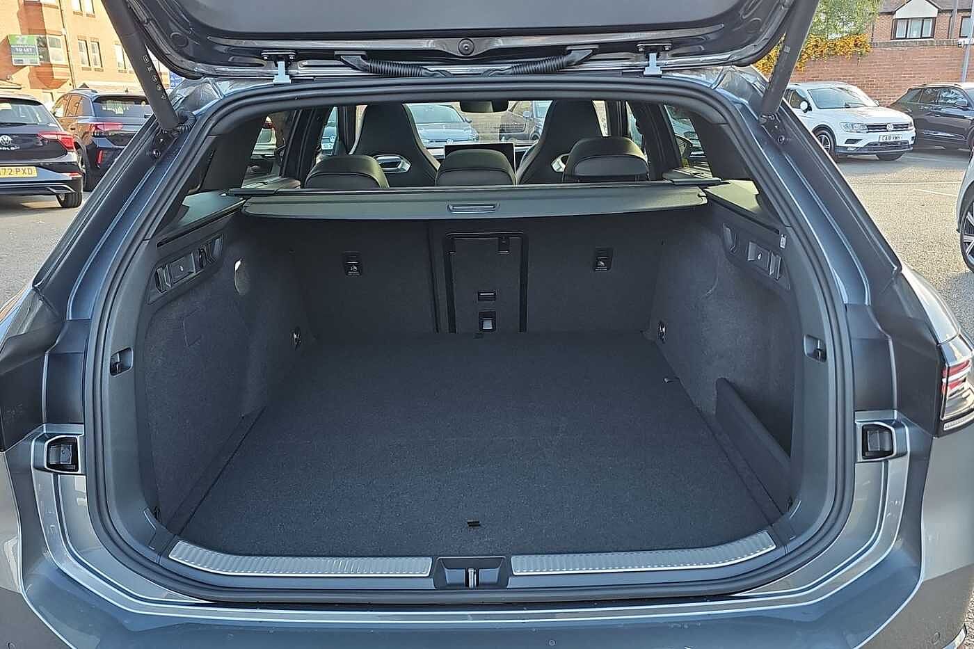 Used Volkswagen Passat 2025 for sale - 77176767: Photo 11