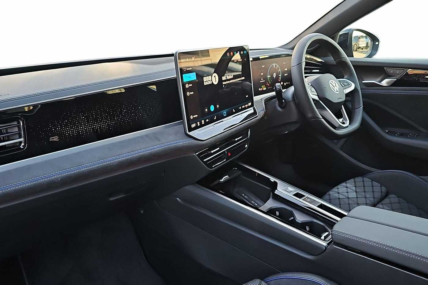 Used Volkswagen Passat 2025 for sale - 77176767: Photo 2