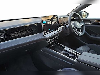 Used Volkswagen Passat 2025 for sale - 77176767: Photo