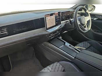 Used Volkswagen Passat 2025 for sale - 76123945: Photo 2