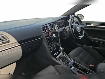 Used Volkswagen Golf 2018 for sale - 75814338: Photo