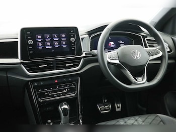 Used Volkswagen T-Roc 2024 for sale - 75758222: Photo
