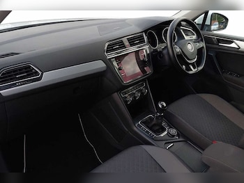 Used Volkswagen Tiguan 2017 for sale - 76837718: Photo