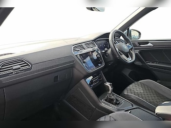 Used Volkswagen Tiguan 2023 for sale - 76110914: Photo 2