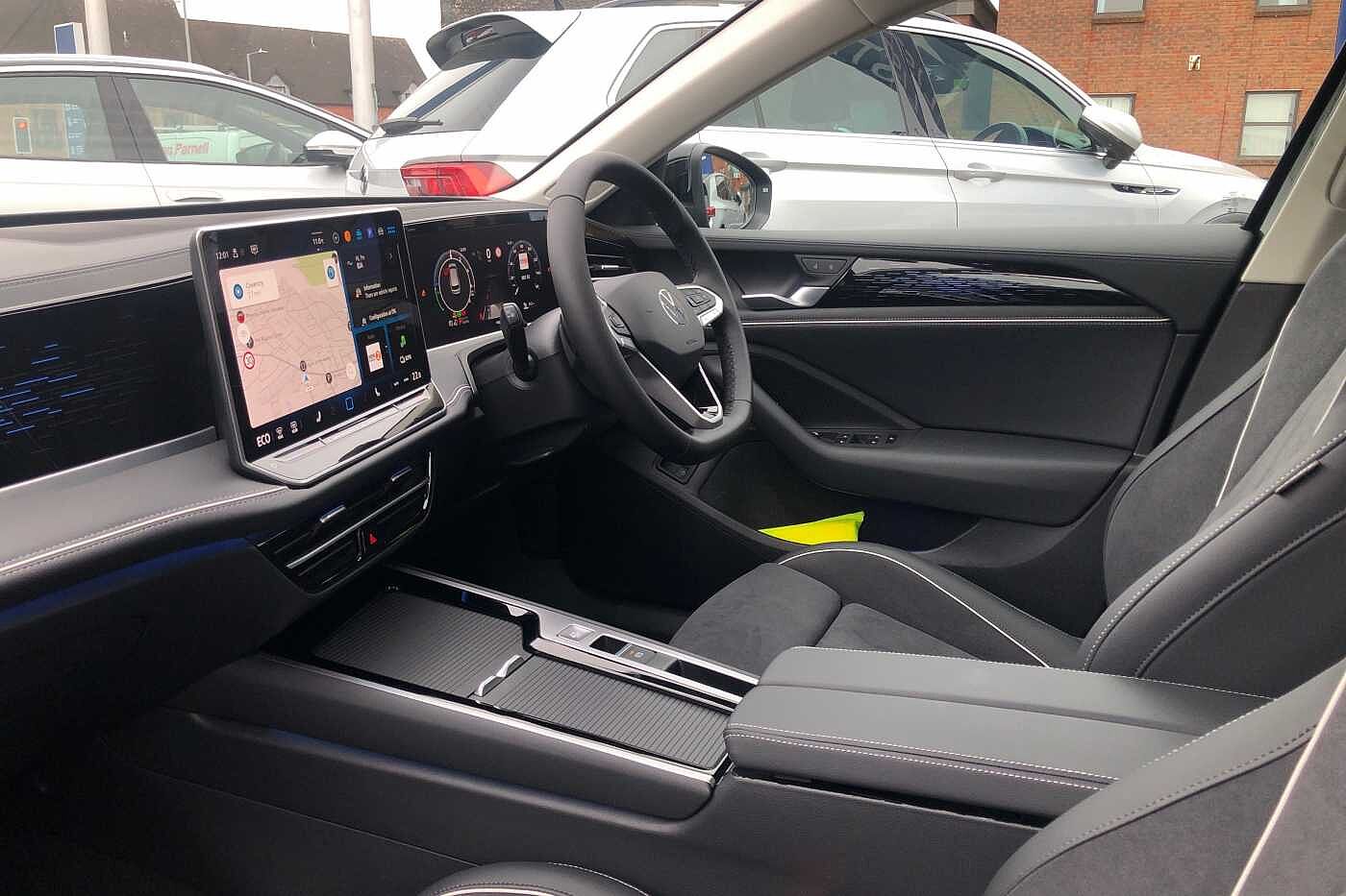 Used Volkswagen Passat 2024 for sale - 76111369: Photo 2