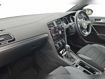Used Volkswagen Golf 2019 for sale - 75721575: Photo