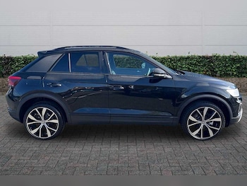 Used Volkswagen T-Roc 2026 for sale - 78102437: Photo