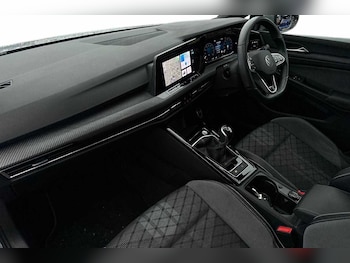 Used Volkswagen Golf 2024 for sale - 76800359: Photo