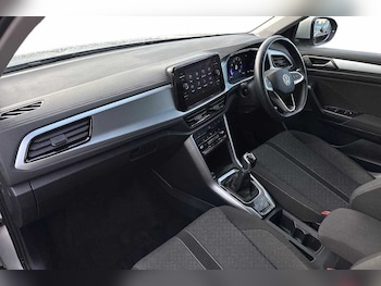 Used Volkswagen T-Roc 2022 for sale - 76800420: Photo