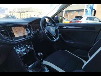 Used Volkswagen T-Roc 2018 for sale - 75104064: Photo