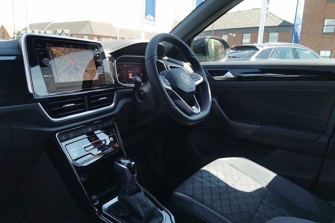 Used Volkswagen T-Roc 2025 for sale - 77177417: Photo 2