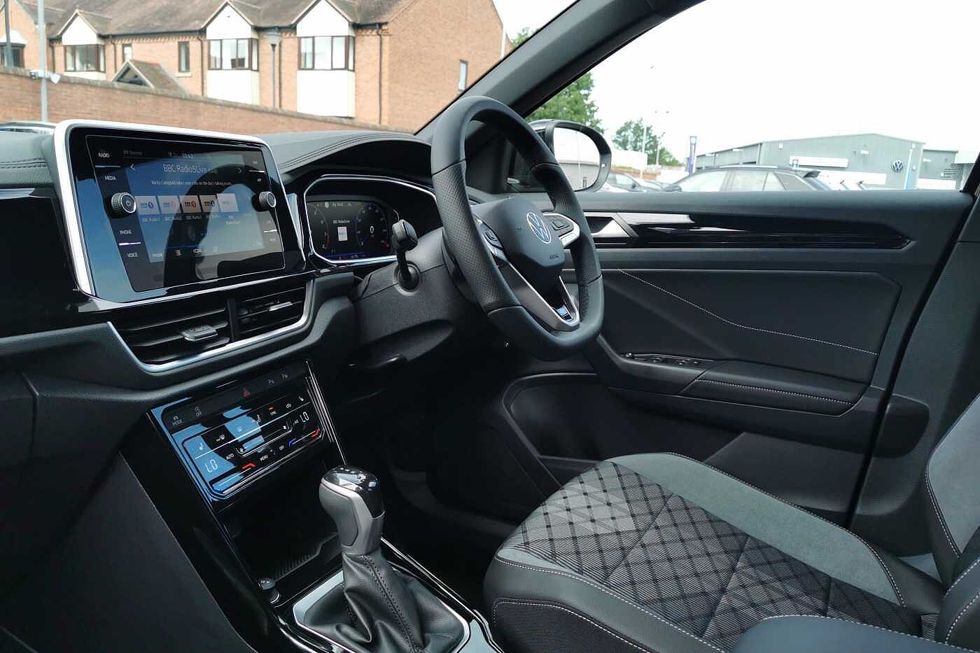 Used Volkswagen T-Roc 2025 for sale - 77177457: Photo 2