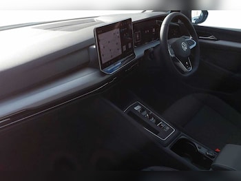 Used Volkswagen Golf 2025 for sale - 76410234: Photo