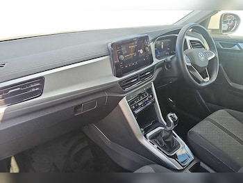 Used Volkswagen T-Roc 2023 for sale - 76111354: Photo 2