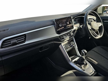 Used Volkswagen T-Roc 2022 for sale - 76110799: Photo 2