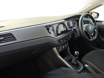 Used Volkswagen Polo 2018 for sale - 76110805: Photo 2