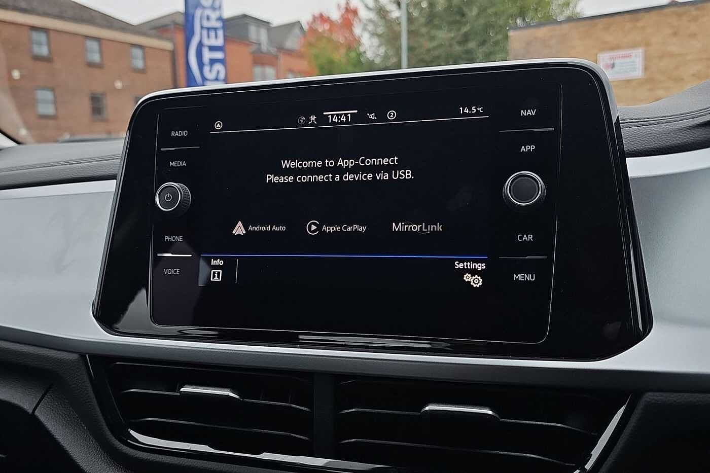 Used Volkswagen T-Roc 2023 for sale - 76111482: Photo 14