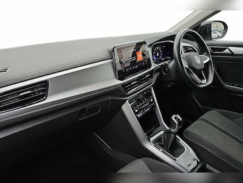 Used Volkswagen T-Roc 2023 for sale - 76111482: Photo