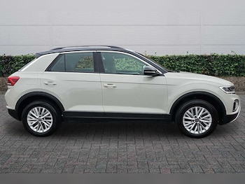 Used Volkswagen T-Roc 2023 for sale - 76111482: Photo