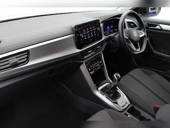 Used Volkswagen T-Roc 2023 for sale - 76241251: Photo