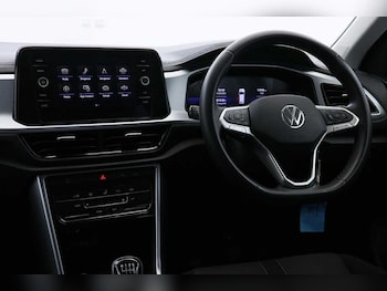 Used Volkswagen T-Roc 2024 for sale - 75211385: Photo